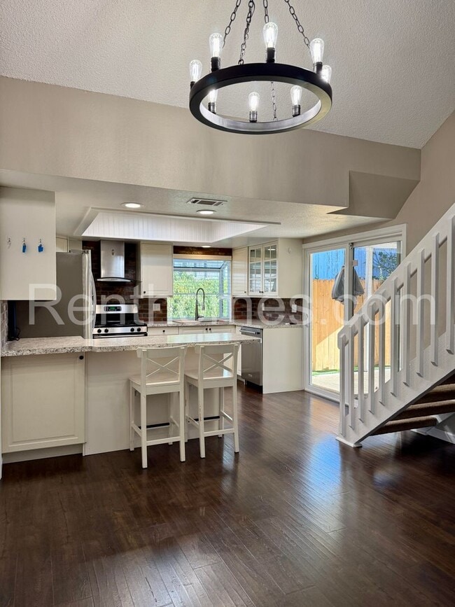 Building Photo - 9911 Ivy St