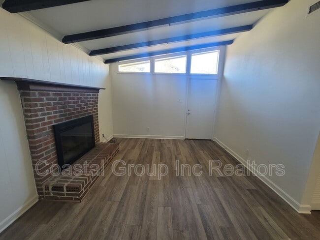 Building Photo - 1637 Wright Ln