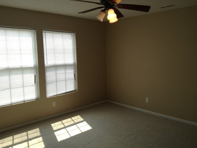 Building Photo - 9217 Middlebury Way