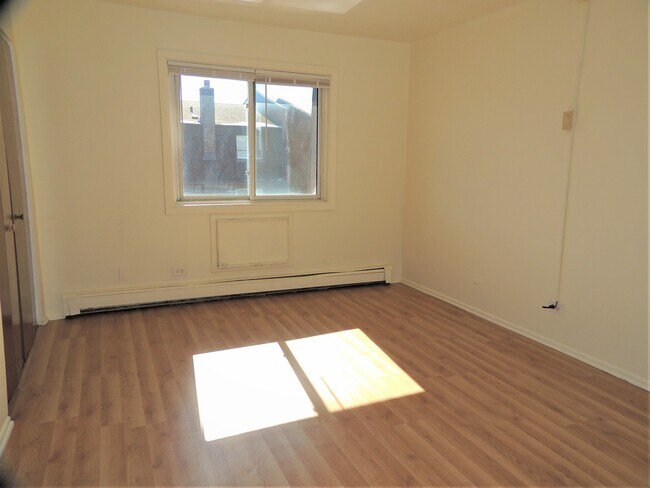 Building Photo - 10479 Dearlove Rd