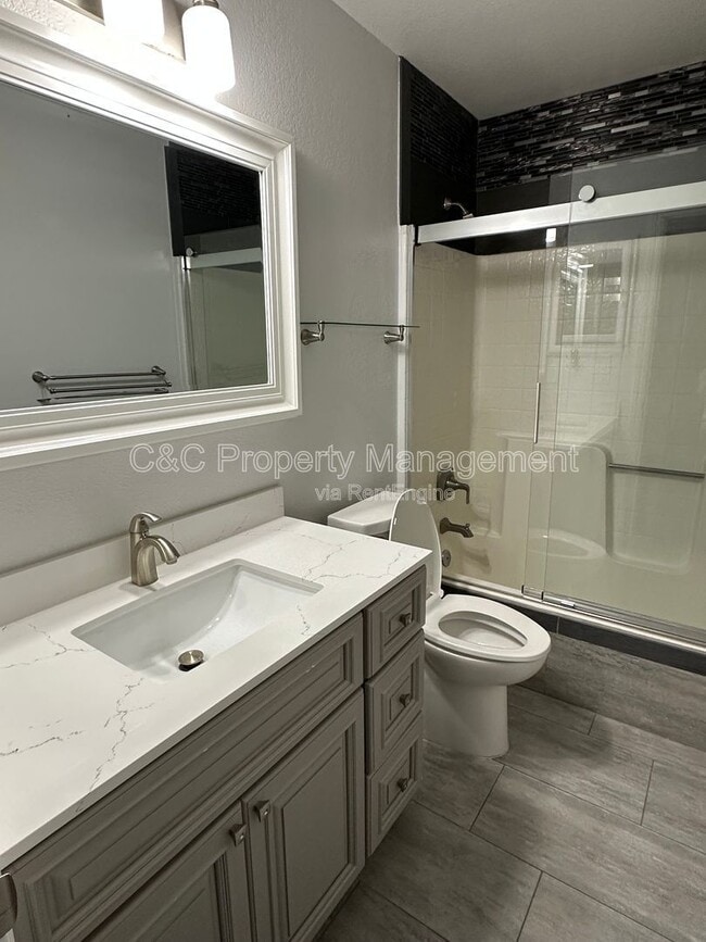 Building Photo - 180 Pelican Loop