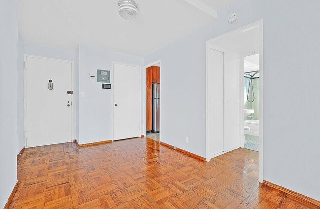 Building Photo - 21-80 33rd Rd Apt 9C-9C