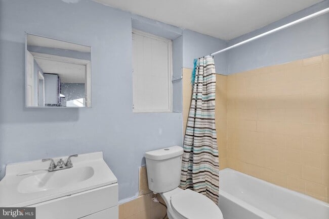 Building Photo - 1818 E Pratt St