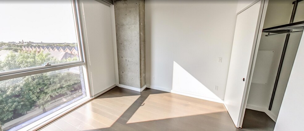 Building Photo - 1158 N Howe St