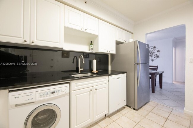 Building Photo - 2501 S Ocean Dr