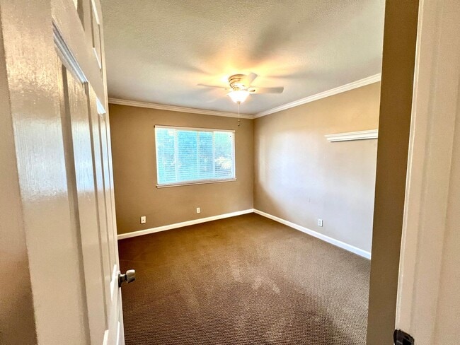 Building Photo - Recently Redone Danville 3Bed/2.5BA Two St...