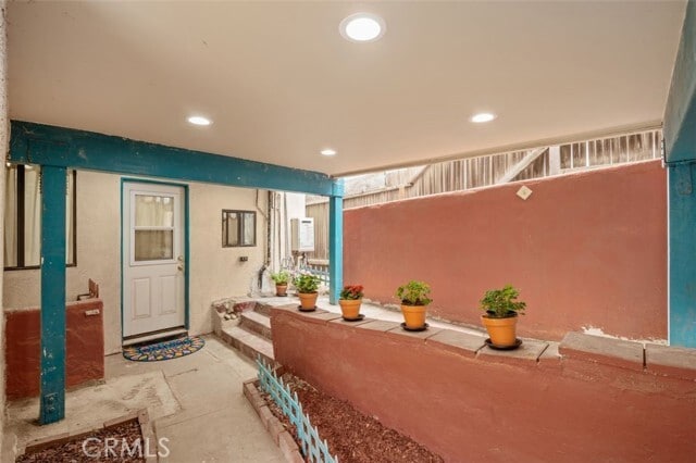 Building Photo - 832 Cypress Ave