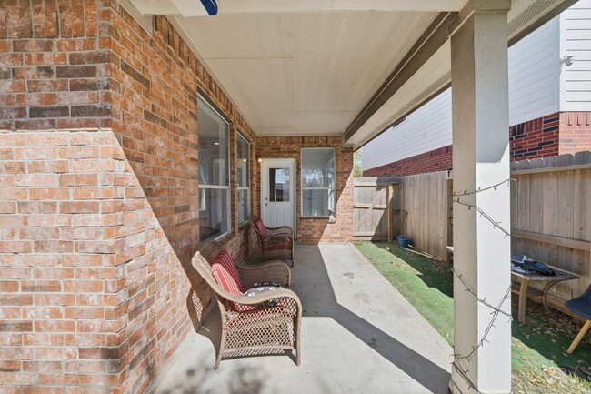 Building Photo - 17215 Fernchase Ct