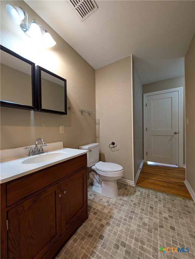 Building Photo - 1185 W Mill St