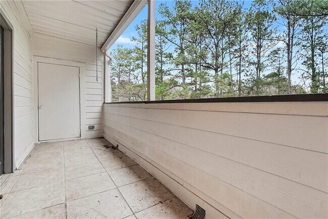 Building Photo - 3813 Paces Ferry W