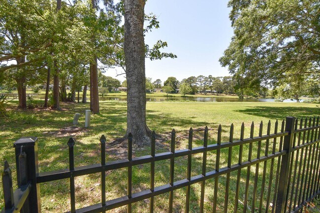 Building Photo - 919 Viscaya Blvd