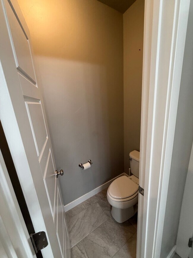Building Photo - Beautiful 5-Bedroom Home in Lehi - Plenty of Storage!