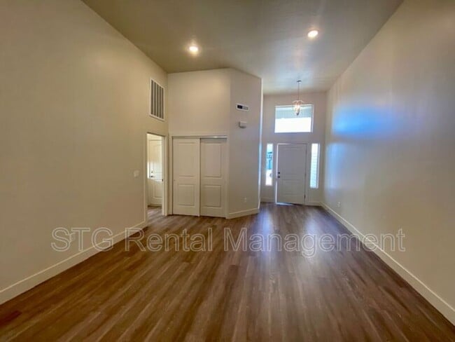 Building Photo - 939 S 25 W