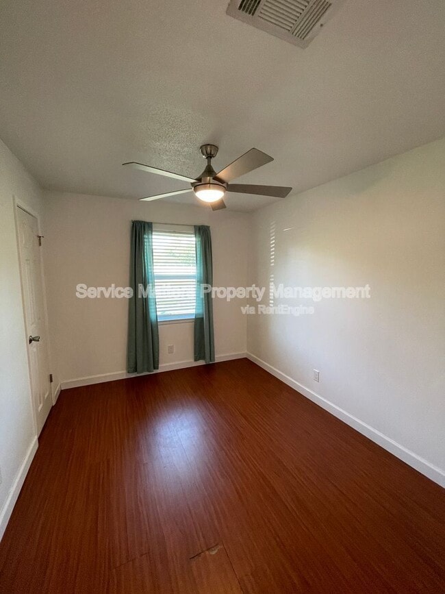 Building Photo - 5057 Pennington Ln