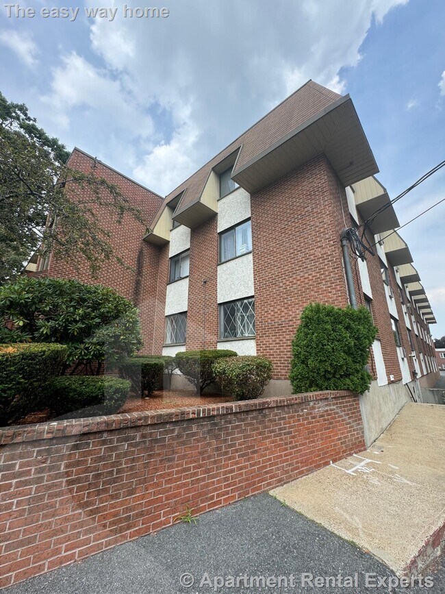Primary Photo - 19 Central St
