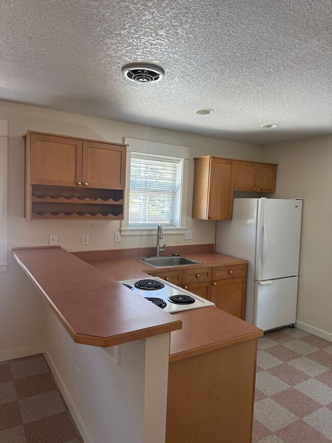 Building Photo - 437 NE Irving Ave