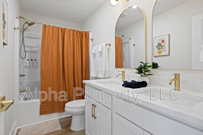 Building Photo - 5 McDade St