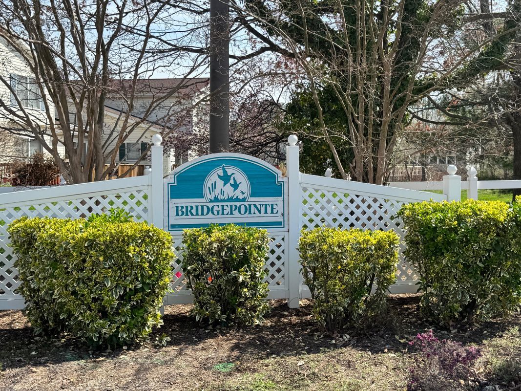 Building Photo - 8013 Bridgepointe Dr