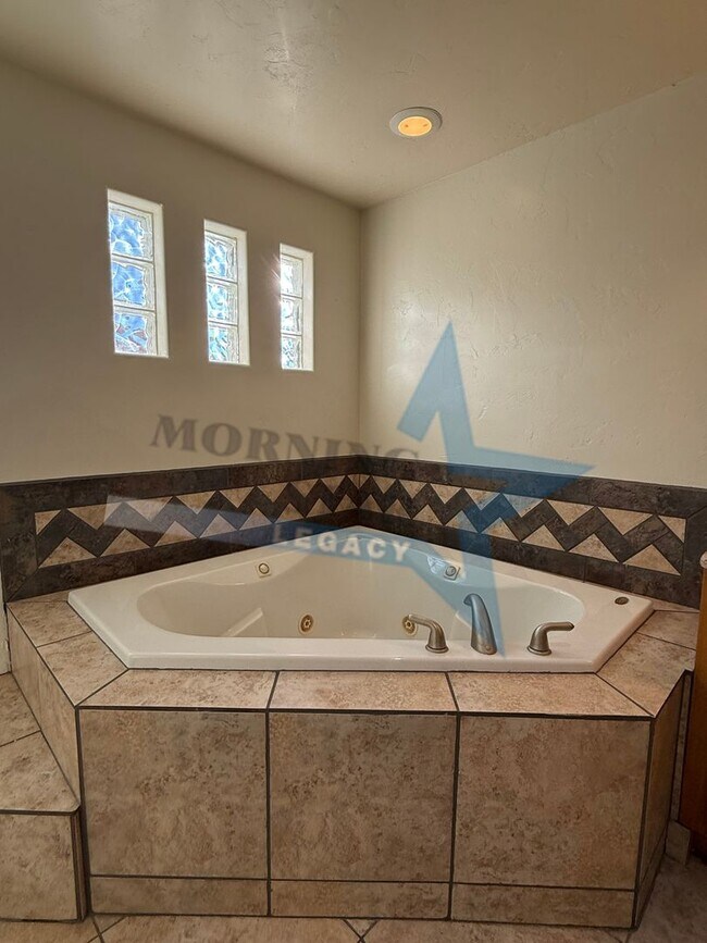 Building Photo - 4 bedroom, 4 bath house - Must see landscaping!