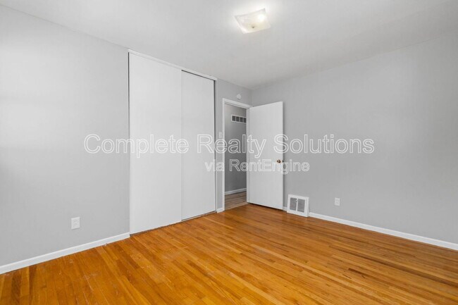 Building Photo - 10423 Balmoral Dr