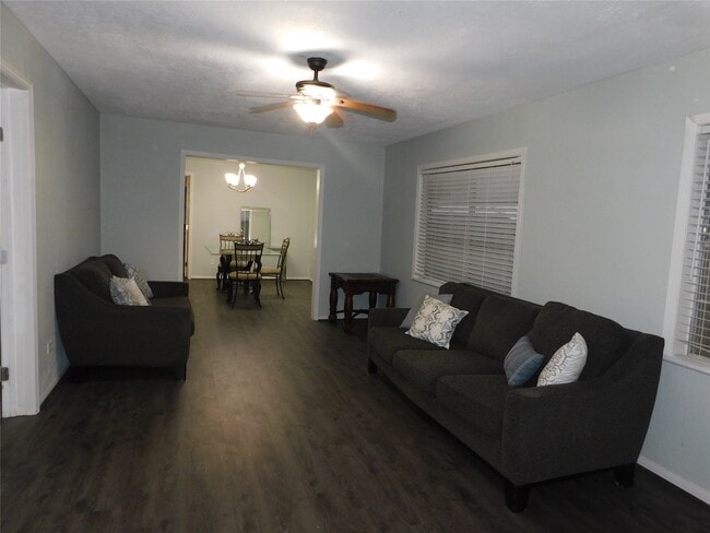 Building Photo - 1912 Sam Wilson St