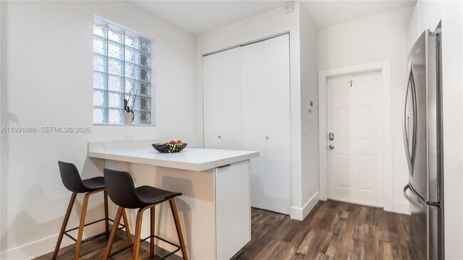 Building Photo - 3889 Tree Top Dr