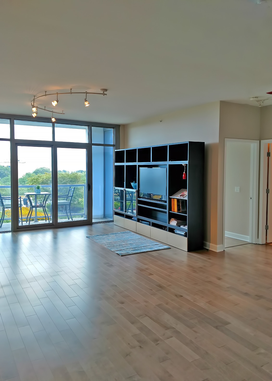 Building Photo - 1235 S Prairie Ave