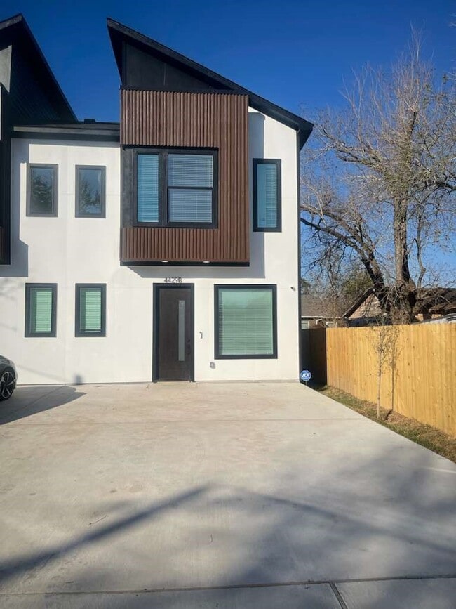 Building Photo - 4429 Aledo St