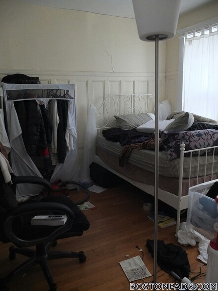 Building Photo - 447 Park Dr