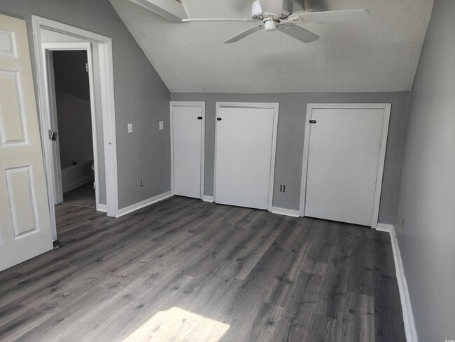 Building Photo - 1009 Bay Dr