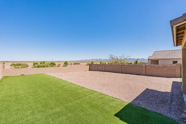 Building Photo - Pending/ Rented - Discover the perfect blend of comfort and style in Gladden Farms