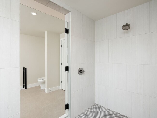 Building Photo - 2677 State St