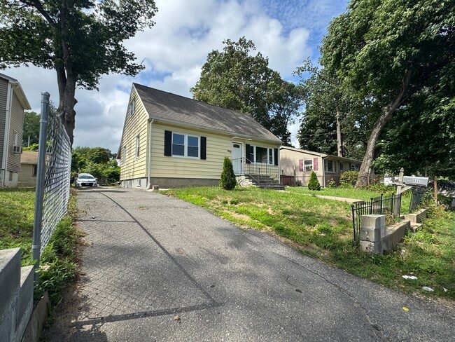 Primary Photo - 888 Platt St