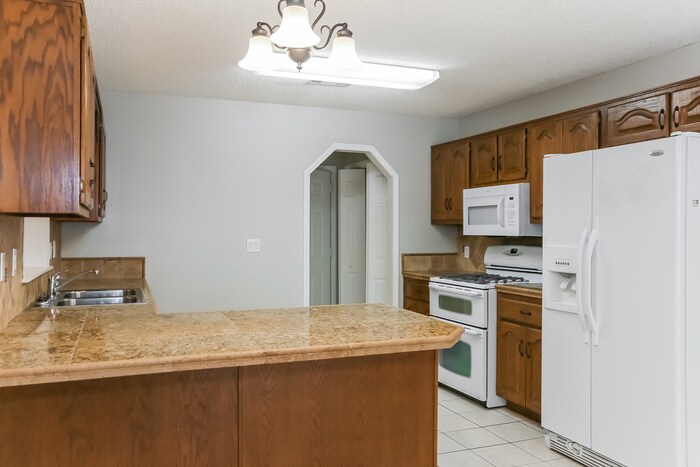 Building Photo - 210 Dogwood Pl Dr