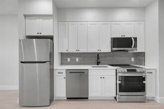 Building Photo - 10 Market St