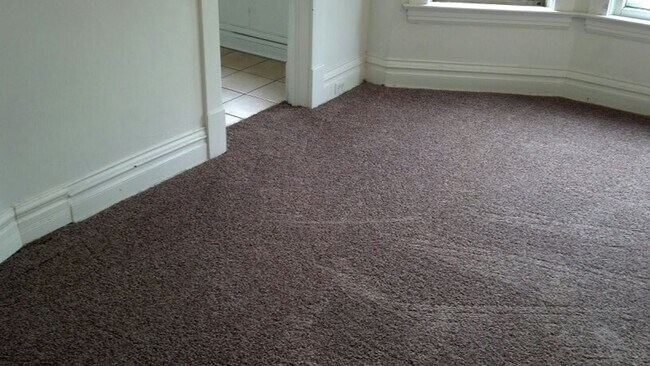 Building Photo - 108 N 28th Ave W