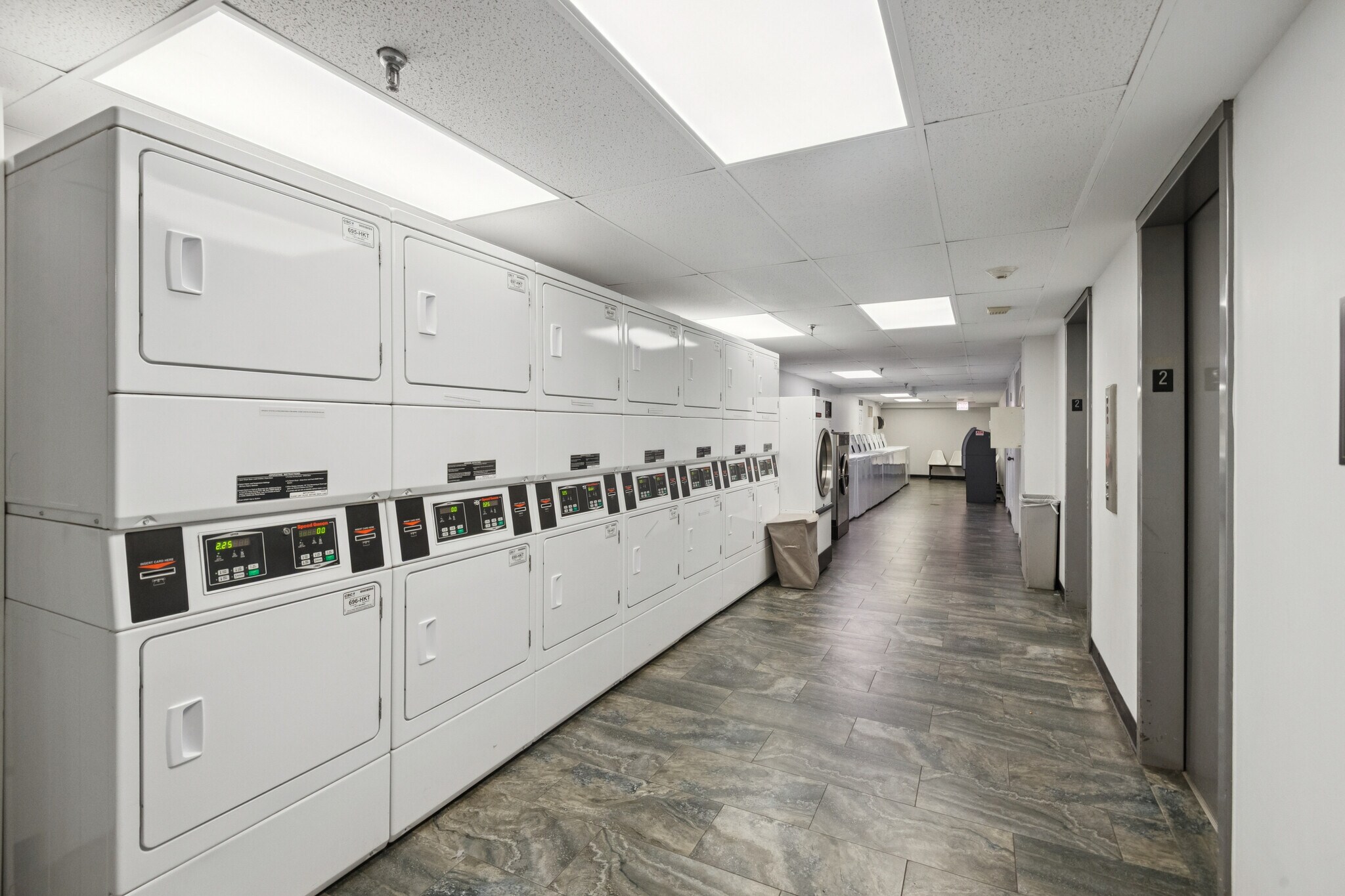 Building Photo - 1212 N La Salle Dr