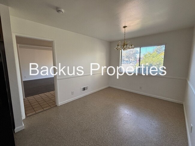 Building Photo - Wonderful Three bedroom Home in Greenfield