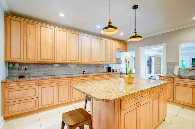 Building Photo - 411 26th St