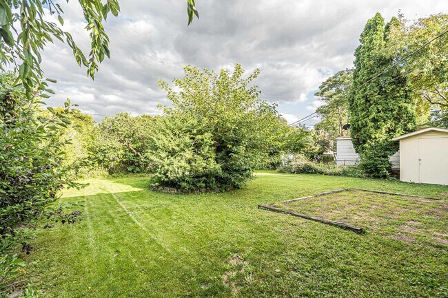 Building Photo - 6641 Peach Tree St