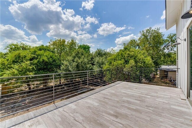 Building Photo - 8411 Bowling Green Dr