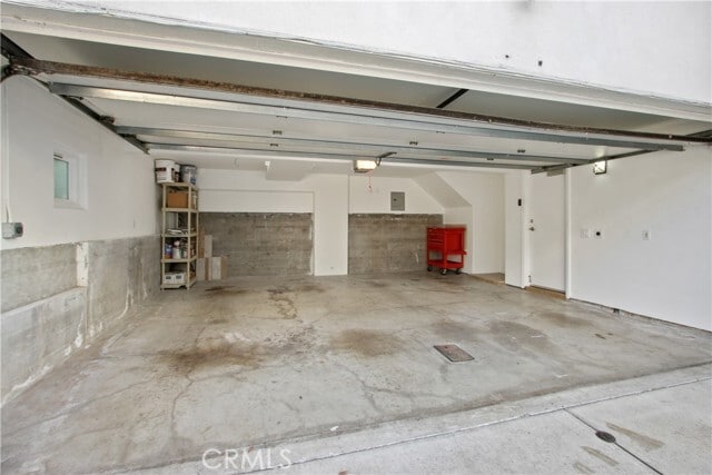 Building Photo - 1122 W 10th St