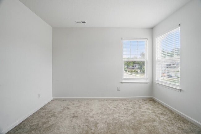 Building Photo - 3501 Silver Fox Trce