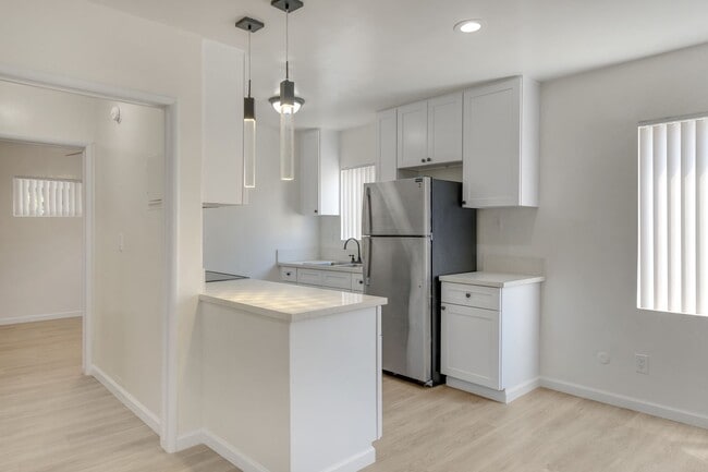 Building Photo - Spacious 1 Bedroom Apartments with Parking - Noho Arts District