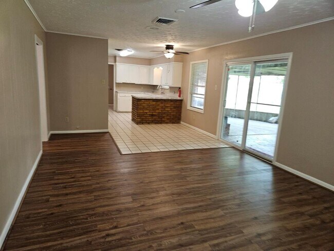 Building Photo - 2100 Colby Dr