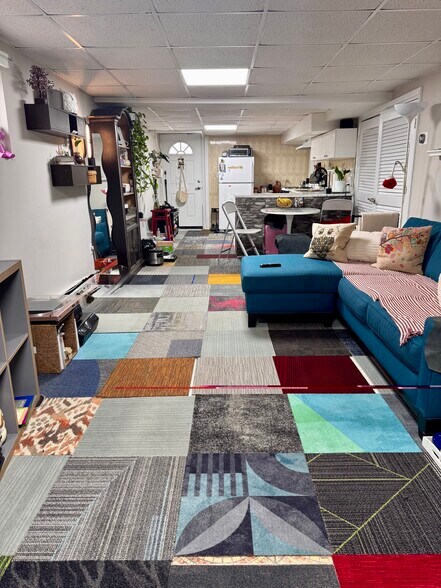 Tiled floor under tenant carpet - 188 Palisade Ave