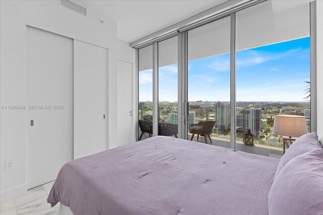 Building Photo - 700 NE 26th Terrace