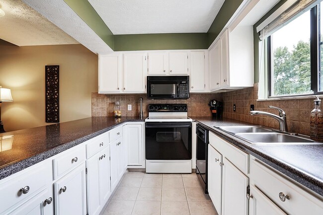 Building Photo - 3021 Cranston Dr