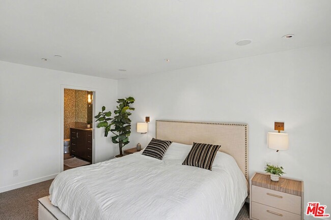 Building Photo - 720 Huntley Dr