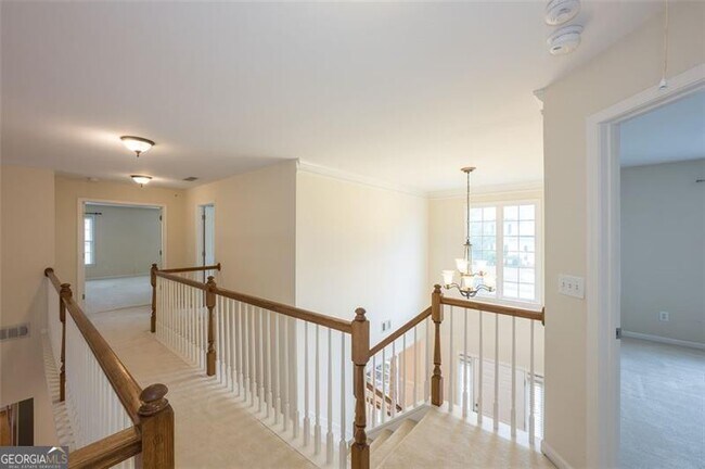 Building Photo - 2404 Gablewood Dr NE